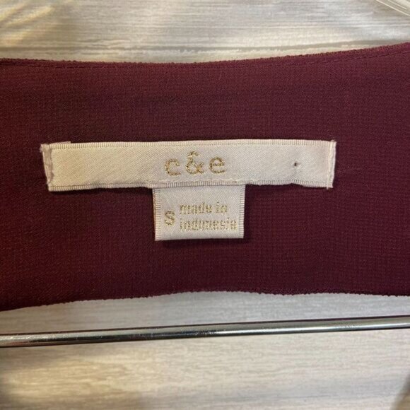 C&E Women's‎ Burgundy V-Neck 3/4 Sleeve Loose Blouse - Picture 4 of 5